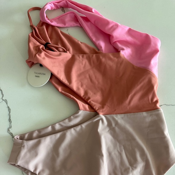 Tularosa cut out swimsuit - Picture 3 of 3